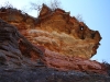 farbenprächtige Sandsteinformation beim Abstieg in die